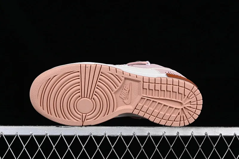 All categories Nk SB Dunk series Nk SB Dunk Low low-top sneakers Nk Dunk Low Spd berry carved rose pink retro sweetheart retro college style SB strap low-top casual sneakers DD1503-118